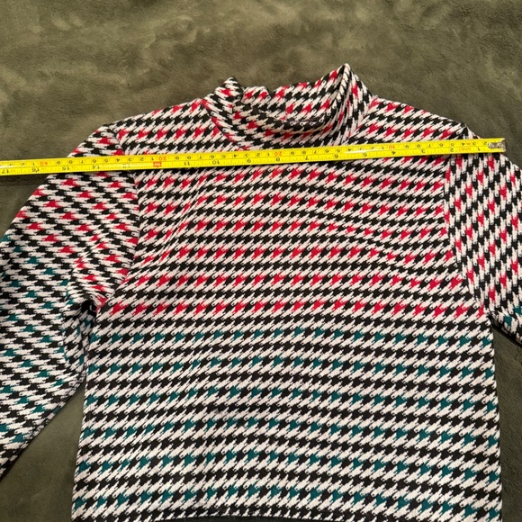 Fabletics Red and Black Houndstooth Top - Picture 6 of 8